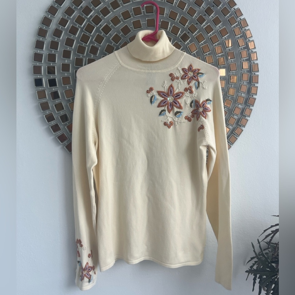 ESCIO Floral Embroidered Cream Turtleneck Top size L